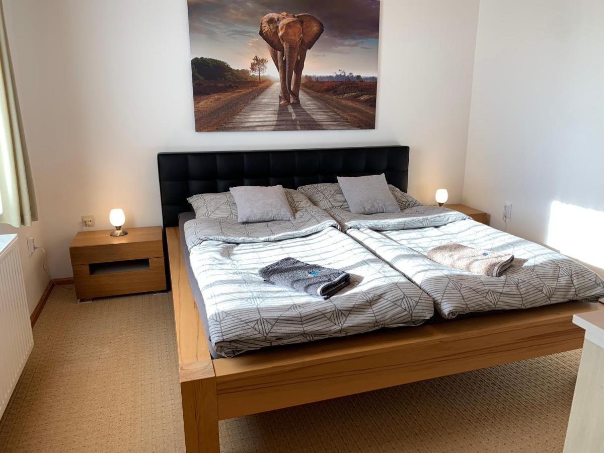 Apartman Tinasol Mosonmagyaróvár Eksteriør billede